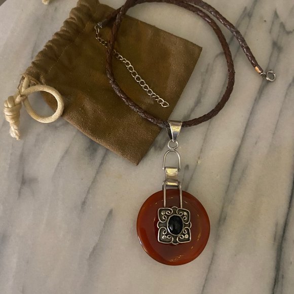 SOLD Carnelian, onyx, and sterling silver pendant necklace - Picture 4 of 4